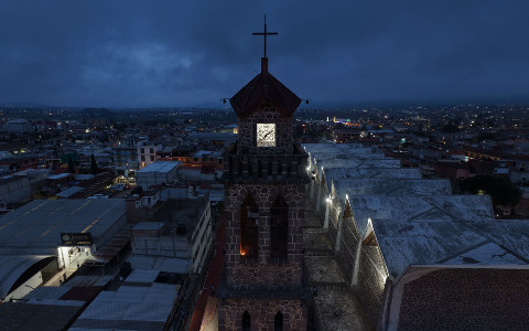 El campanario de la Inmaculada de noche · 360°