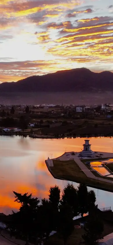 Fondo de pantalla: Atardecer en la laguna